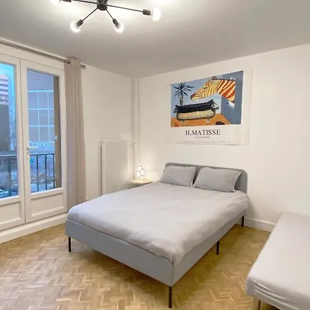 Paris: Agreable D'un Grand Artiste